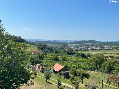 Balatonszőlősön panorámás újszerű ház eladó - Balatonszőlős, Veszprém - Nyaralók, üdülők