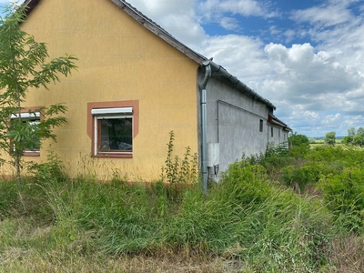 Eladó családi ház - Érsekcsanád, Dózsa György út 154.