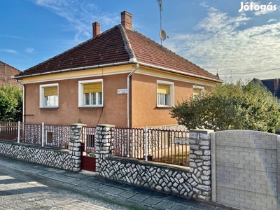 Miskolc Hejőcsabán 140 m2-es családi ház garázzsal, műhellyel eladó!