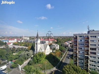 Panorámás, felújítandó, 3 szobás, erkélyes panel lakás eladó