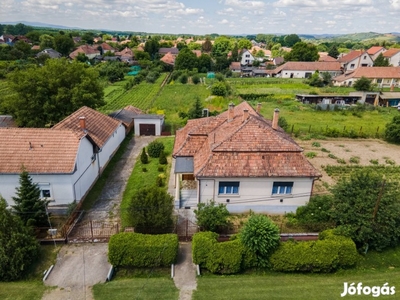 Őrhalmon 144m2-es tégla építésű családi ház garázzsal