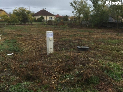 Poroszlón eladó telek