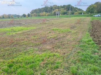 Szeged-Szőregen belterületi zárt kert Eladó!