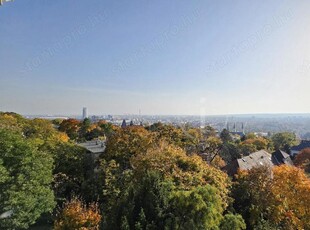 Gellérthegyen a város felett! panorámás, imponzáns villa lakás eladó!