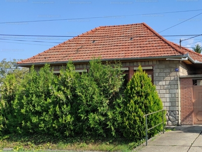 Eladó családi ház - Cegléd, Újváros