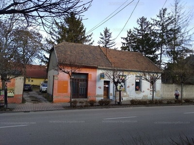 Eladó családi ház - Komárom, Táncsics Mihály utca