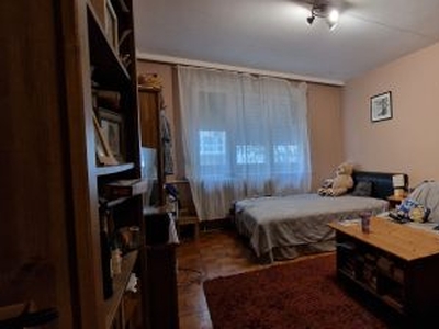 Eladó Lakás, Fejér megye Székesfehérvár Eladó panel lakás a belvárosban, kiváló elhelyezkedéssel!