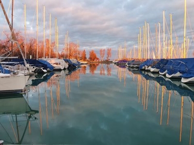 Kiadó Lakás, Veszprém megye Alsóörs 5 perc sétára a Balaton partjától!