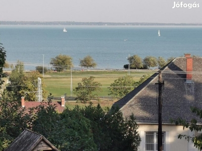 Balatonalmádiban PANORÁMÁS lakrész (lakás)