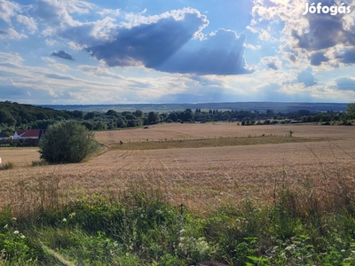 Ikerházrész eladó Fertőrákoson.