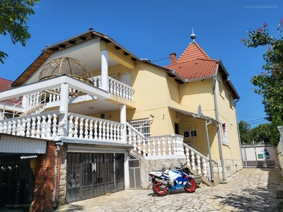 Pécs, ingatlan, ház, 207 m2, 125.000.000 Ft