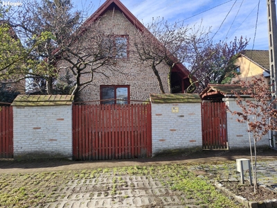 Eladó egy 203 nm-es családi ház Budapest, IV. kerületében, 365 nm-es - IV. kerület, Budapest - Ház