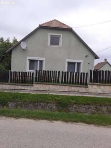 Nyugodt településen eladó családi ház - Bakonyszentlászló, Győr-Moson-Sopron - Ház
