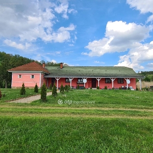 Komló, ingatlan, ház, 200 m2, 105.000.000 Ft