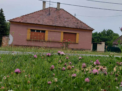 Eladó családi ház - Bakonyszücs, Petőfi utca 18.