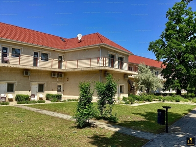 Eladó szálloda, hotel, panzió - Jászapáti, Gyöngyvirág utca