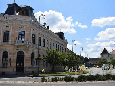 Eladó tégla lakás - Sárvár, Kossuth tér