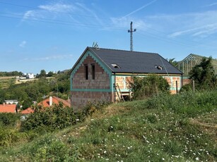 Eladó téglalakás Vác, Deákvár-Bácska, Dézsma utca, 1. emelet