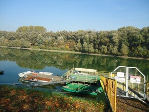 Eladó telek Adony