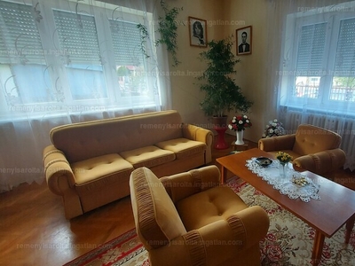 Eladó családi ház - Nyíregyháza, Oros