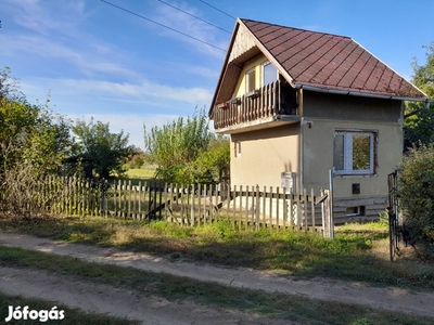 Kecskéd dűlő, eladó 1230 nm telek házzal Oroszlány és a Likerecz farm