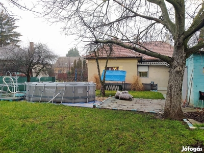 XVII. Kerület, Jászkisér utca, 74 m2-es, családi ház, 2 szobás