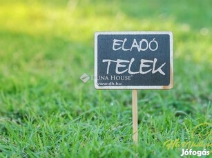 Eladó 995 nm-es telek Gyód