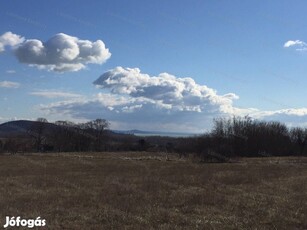 Balatonedericsen beépíthető részpanorámás zártkerti telek eladó!