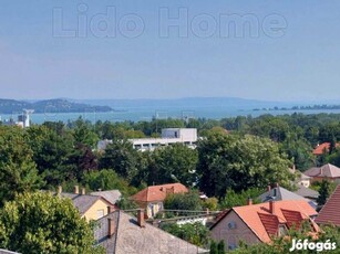 Balatonföldváron full panorámás kétszintes lakás eladó!