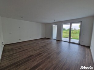 Debrecen, HATVAN UTCAI kertben, MODERN, 118 m2-es, sorház, SAJÁT