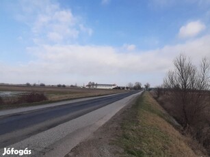 Eladó 4000 m2 ipari, keresk. telek, Csongrád