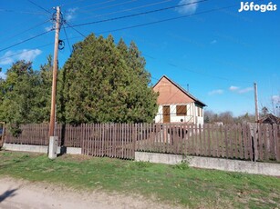 ELADÓ ZÁRTKERTI INGATLAN CEGLÉD ŐREGSZŐLŐBEN.