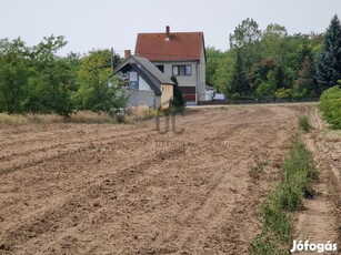 Pusztahencsén belterületi telek eladó