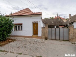 Szekszárd,Bethlen G.u.37. - ház egy lakás áráért 19.9 M Ft