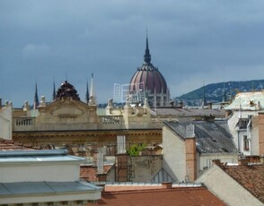 Eladó téglalakásBudapest, VI. kerület, 6. emelet