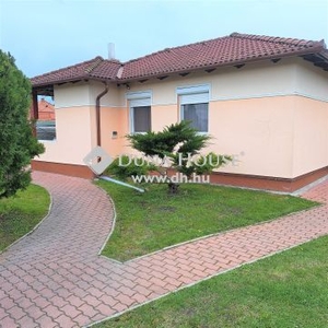 Eladó Ház, Győr-Moson-Sopron megye, Újrónafő - Focipálya közelében