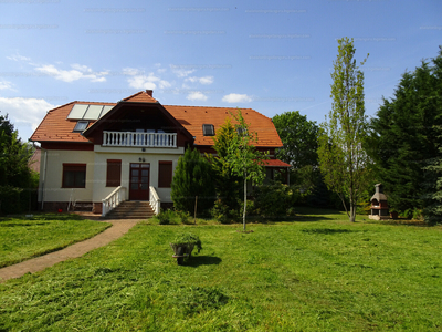 Eladó családi ház - Csopak, Fürdőtelep