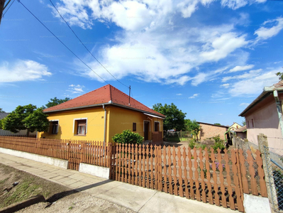 Eladó családi ház - Sárbogárd, Bajcsy-Zsilinszky utca