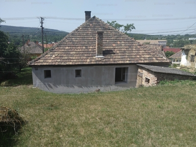 Eladó családi ház - Tatabánya, Komárom-Esztergom megye