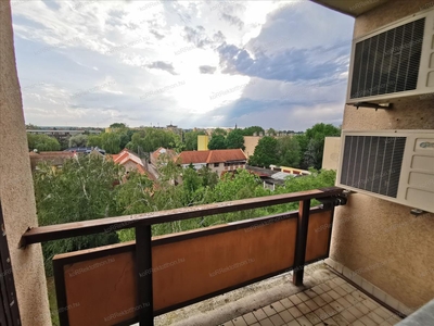 Eladó felújítandó panel lakás - Jászberény