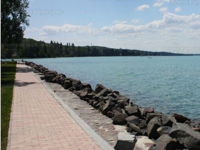 Eladó üdülőövezeti telek - Balatonakarattya, Veszprém megye