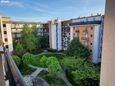 Gloriett lakótelepen n+3 hálószobás IV. emeleti erkélyes tégla lakás - XVIII. kerület, Budapest - Lakás