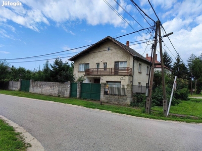 Remek családi ház, nyugodt helyen, jó áron eladó! - Csorna, Győr-Moson-Sopron - Ház