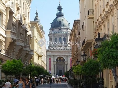 Eladó Lakás, Budapest 5. kerület - Bazilikától 100 méterre, sétálóutcában, rövid távú kiadásra is, NAGY, ÜVEGEZETT TERASSZAL
