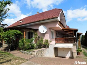 Impozáns, BALATONI panorámás családi ház Balatongyörökön