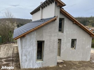 Balaton második vonalában, erdő alatti , új építésű ház eladó !