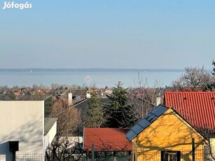 Balatonalmádi PANORÁMÁS RÉSZÉN NYARALÓ ELADÓ!