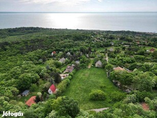 Balatoni panorámás telekegyüttes Alsóörsön