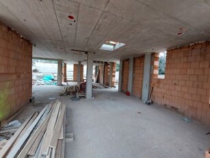 Eladó Ház, Pest megye Solymár Eladó Solymáron, egy 320 m2-es MEDENCÉS, nappali + 6 hálószobás családi ház, teljesen befejezett kulcsrakész állapotban.