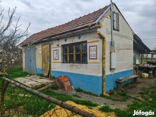 Eladó Nyaraló, Pécs 2.300.000 Ft